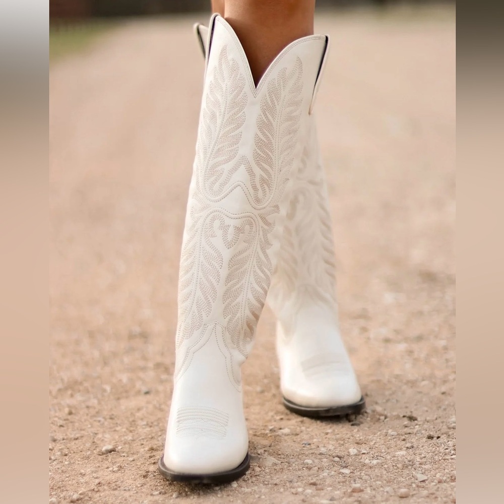 Ariat White Embroidered Western Heeled Boots